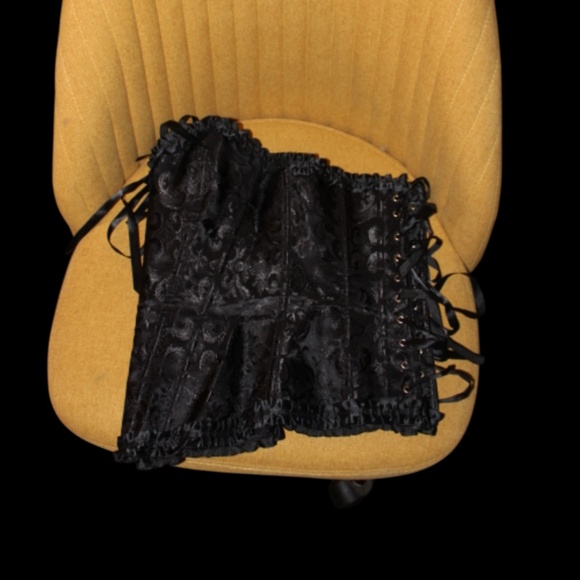 🖤 Black Floral Corset with Bow & Sculpted Bust – Romantic & Bold - Picture 2 of 5